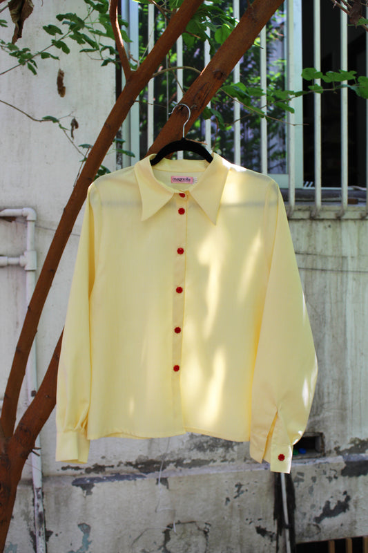 Camisa clásica amarilla