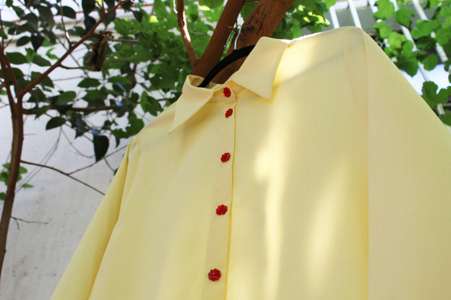 Camisa clásica amarilla