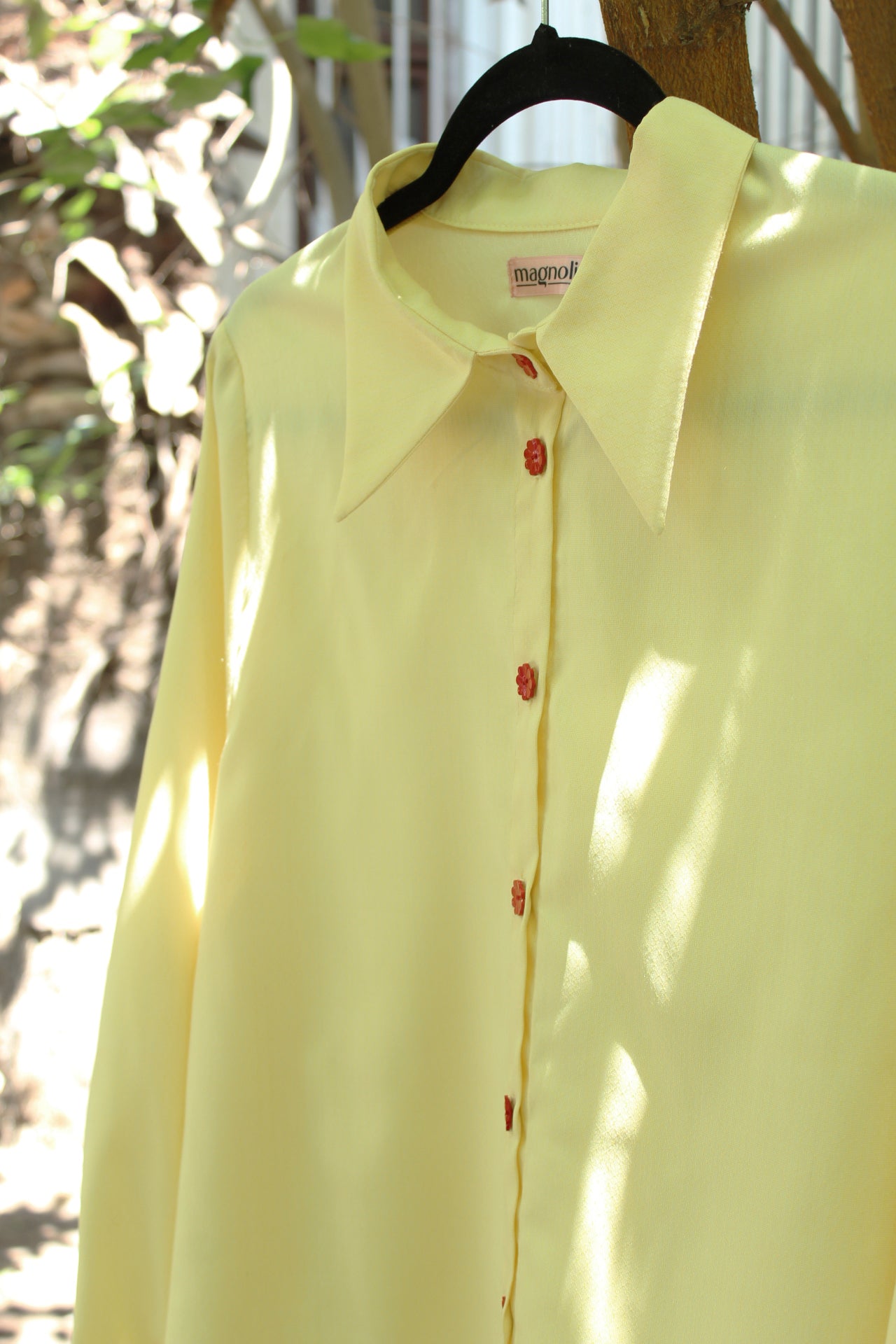 Camisa clásica amarilla