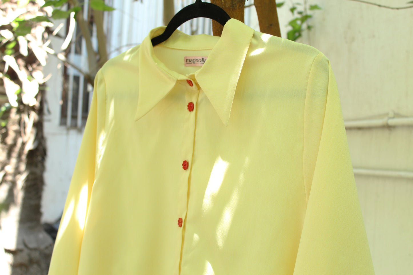 Camisa clásica amarilla