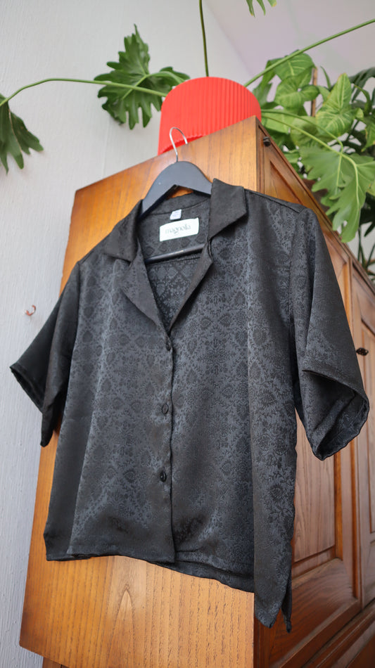 Blusa Berta satín negra